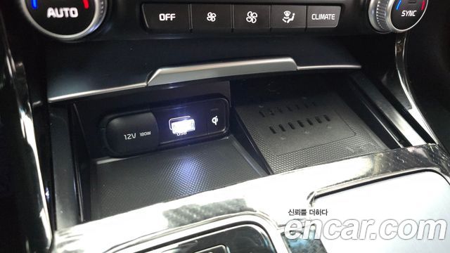 Kia Stinger 2023 — photo 28