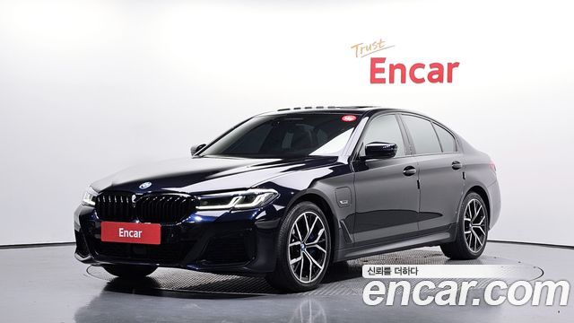 BMW 5-Series 2022 — photo 1