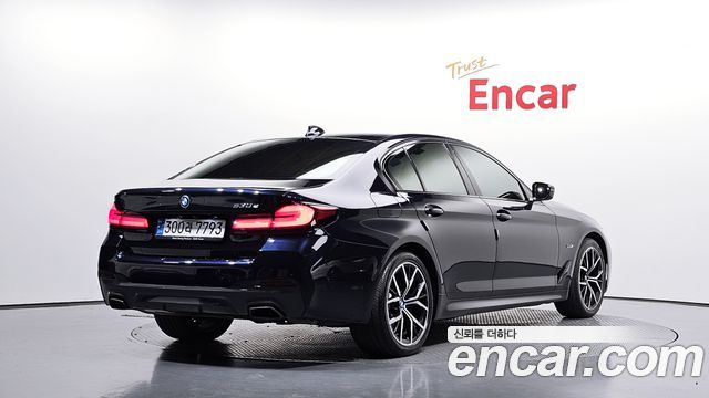 BMW 5-Series 2022 — photo 2