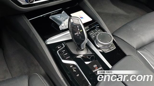 BMW 5-Series 2022 — photo 9