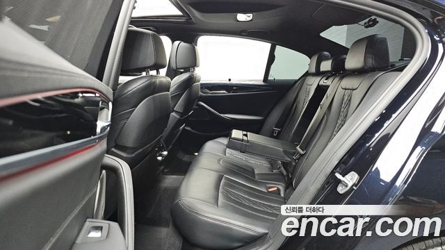 BMW 5-Series 2022 — photo 11