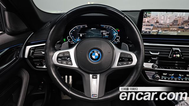 BMW 5-Series 2022 — photo 12