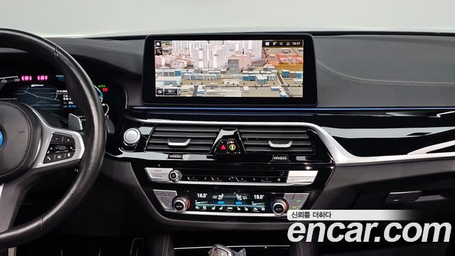 BMW 5-Series 2022 — photo 14