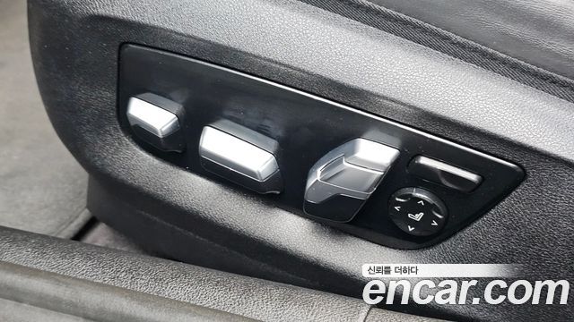 BMW 5-Series 2022 — photo 20