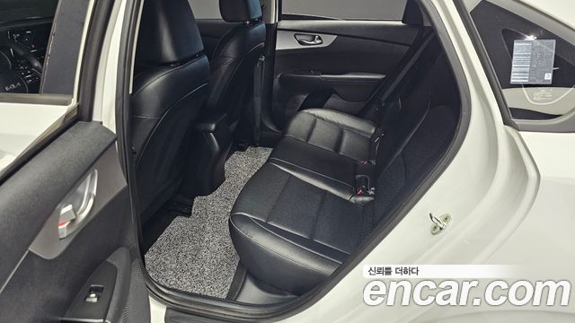 Kia K3 2022 — photo 17