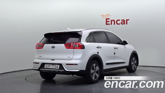 Kia Niro 2018 — photo 2