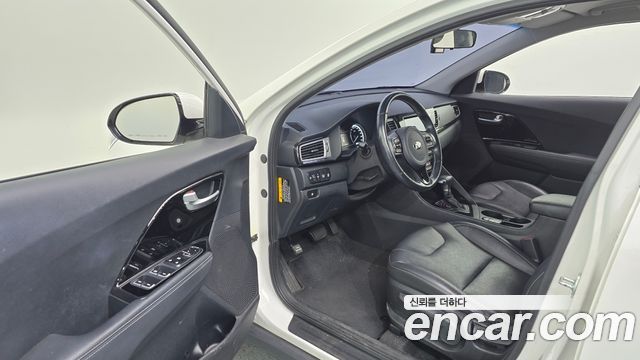 Kia Niro 2018 — photo 10