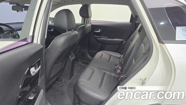 Kia Niro 2018 — photo 11