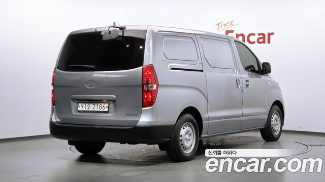 Hyundai Starex 2021 — photo 2