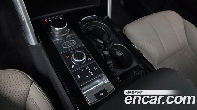 Land Rover Discovery 2019 — photo 12