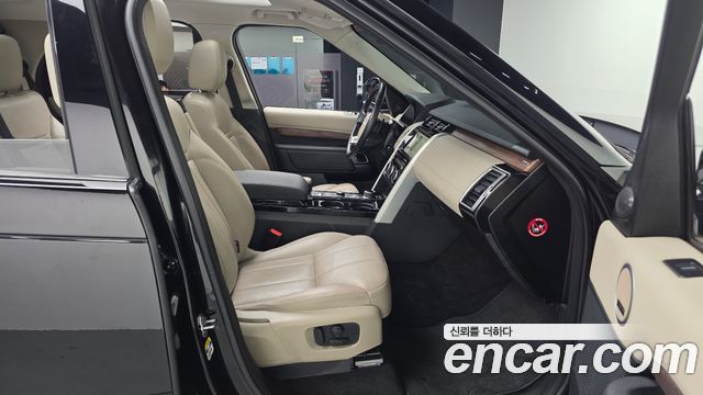 Land Rover Discovery 2019 — photo 17
