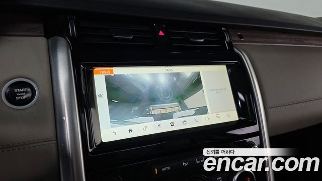 Land Rover Discovery 2019 — photo 22