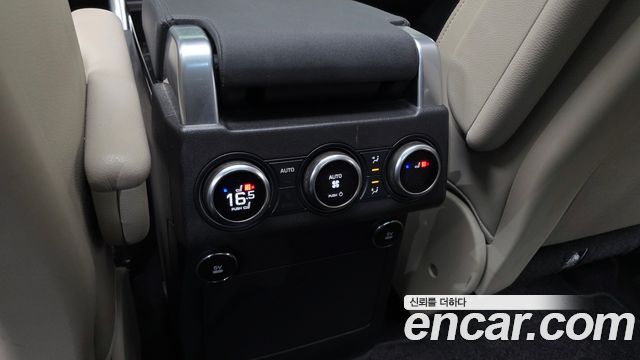Land Rover Discovery 2019 — photo 24