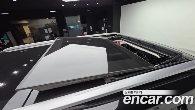Land Rover Discovery 2019 — photo 25