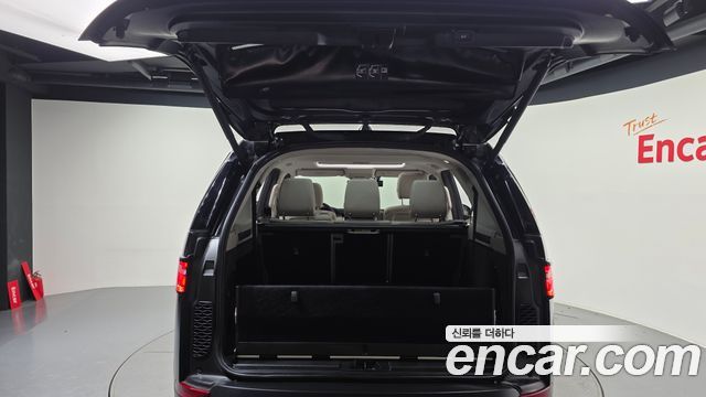 Land Rover Discovery 2019 — photo 26