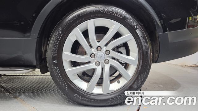 Land Rover Discovery 2019 — photo 7
