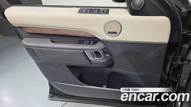 Land Rover Discovery 2019 — photo 14