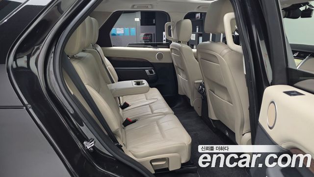 Land Rover Discovery 2019 — photo 16