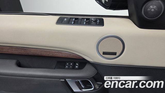 Land Rover Discovery 2019 — photo 29