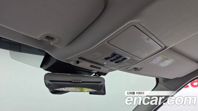 Land Rover Discovery 2019 — photo 30