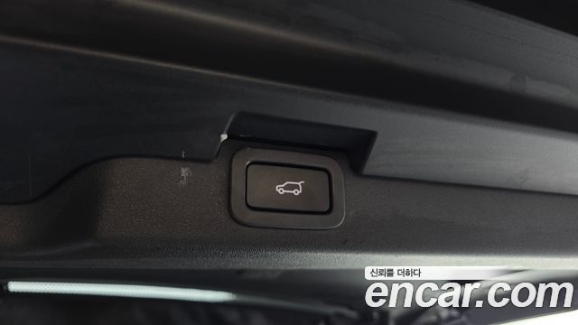 Land Rover Discovery 2019 — photo 31