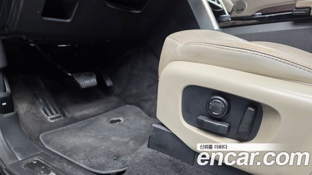 Land Rover Discovery 2019 — photo 33