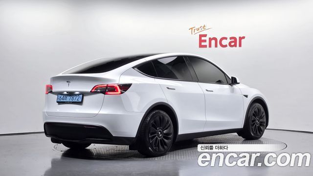 Tesla Model Y 2024 — photo 2