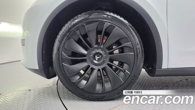 Tesla Model Y 2024 — photo 5