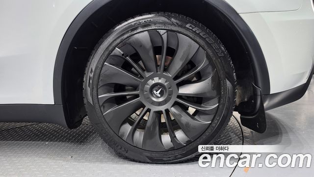Tesla Model Y 2024 — photo 7