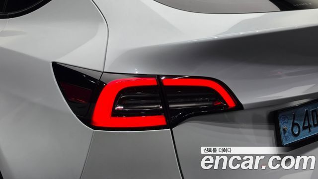 Tesla Model Y 2024 — photo 9