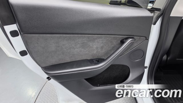 Tesla Model Y 2024 — photo 15