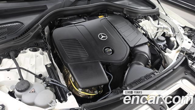 Mercedes-Benz GLC-Class 2025 — photo 6