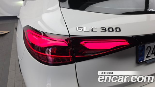 Mercedes-Benz GLC-Class 2025 — photo 9