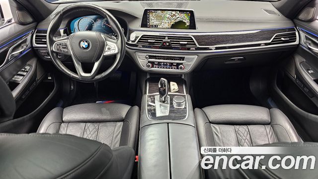 BMW 7-Series 2017 — photo 10