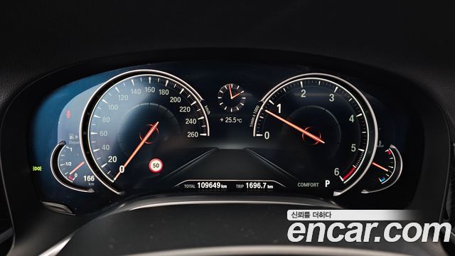 BMW 7-Series 2017 — photo 11