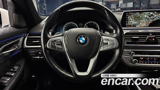 BMW 7-Series 2017 — photo 21