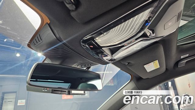 BMW 7-Series 2017 — photo 25
