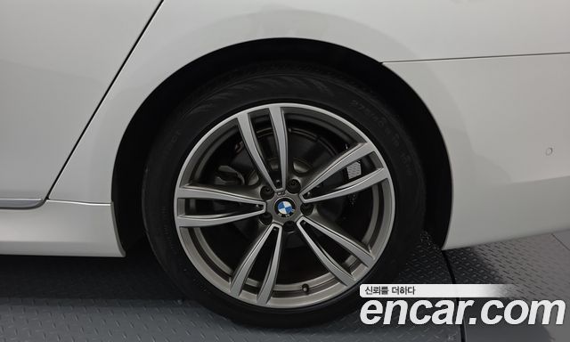 BMW 7-Series 2017 — photo 7