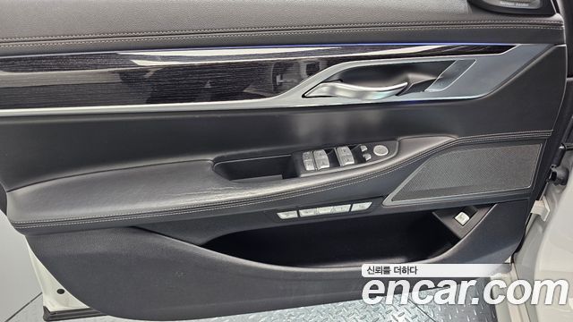 BMW 7-Series 2017 — photo 14