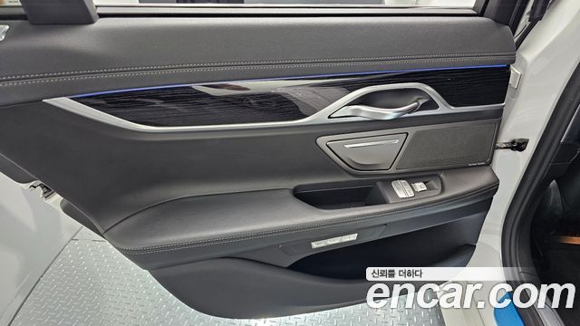 BMW 7-Series 2017 — photo 15