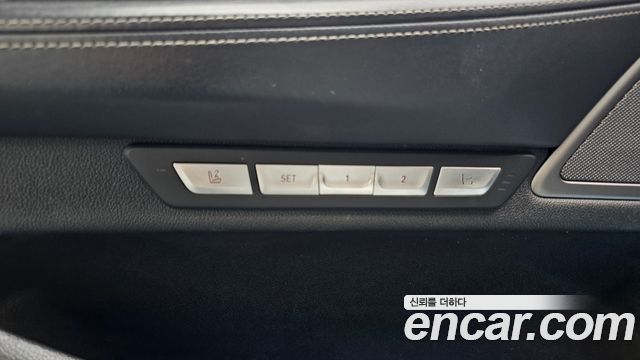 BMW 7-Series 2017 — photo 31
