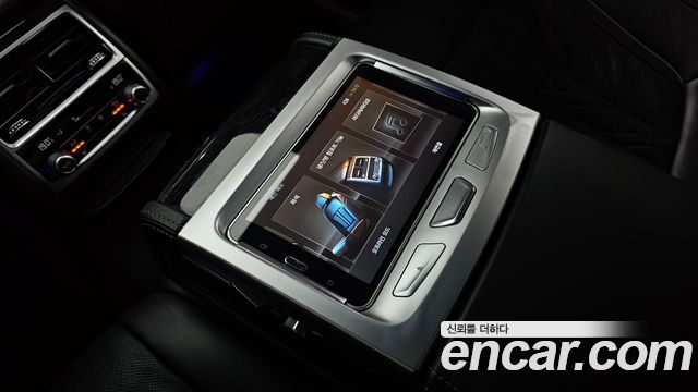 BMW 7-Series 2017 — photo 33