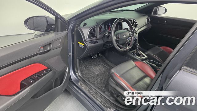 Hyundai AVANTE 2017 — photo 10