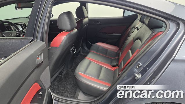 Hyundai AVANTE 2017 — photo 11
