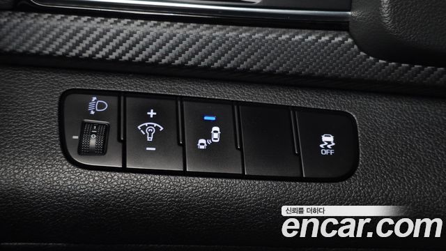 Hyundai AVANTE 2017 — photo 13