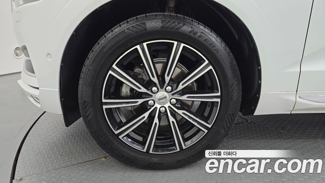 Volvo XC60 2018 — photo 5