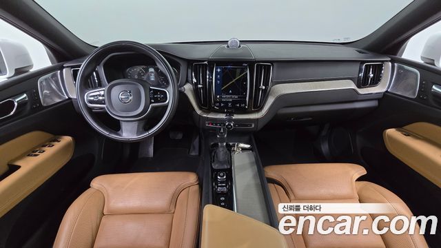 Volvo XC60 2018 — photo 7