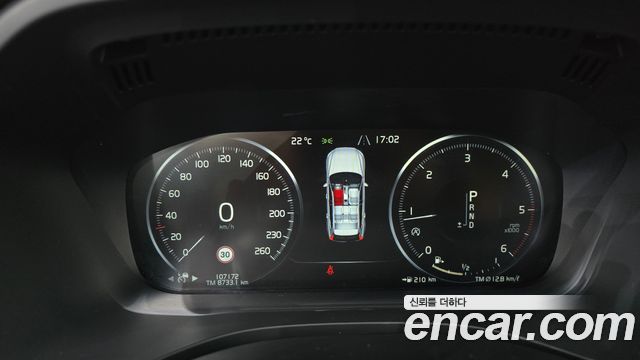 Volvo XC60 2018 — photo 8