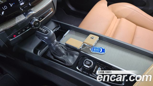 Volvo XC60 2018 — photo 9
