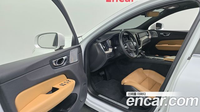 Volvo XC60 2018 — photo 10
